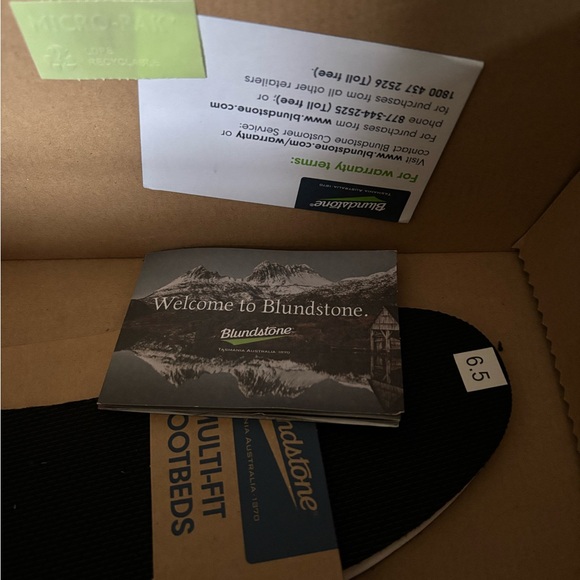 Blundstone 587 Rustic Black Ankle Boots with Signature Pull Tabs In Box - Picture 8 of 9